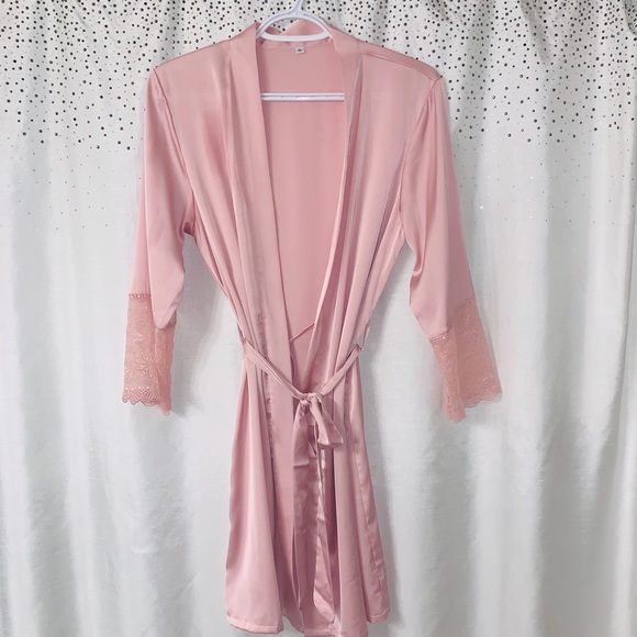 White silk/lace robe - Picture 2 of 5